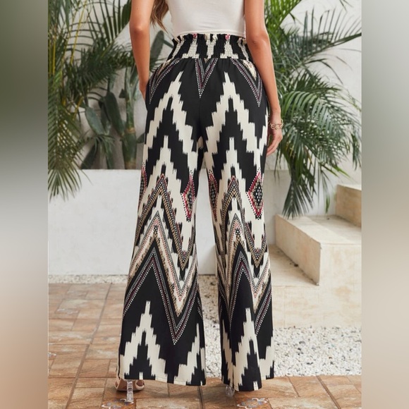 Graphic Wide Leg Pant - Picture 5 of 6